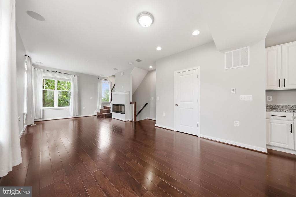 1402 WHEYFIELD DRIVE