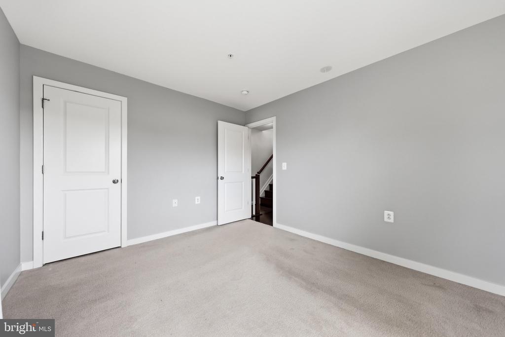 1402 WHEYFIELD DRIVE
