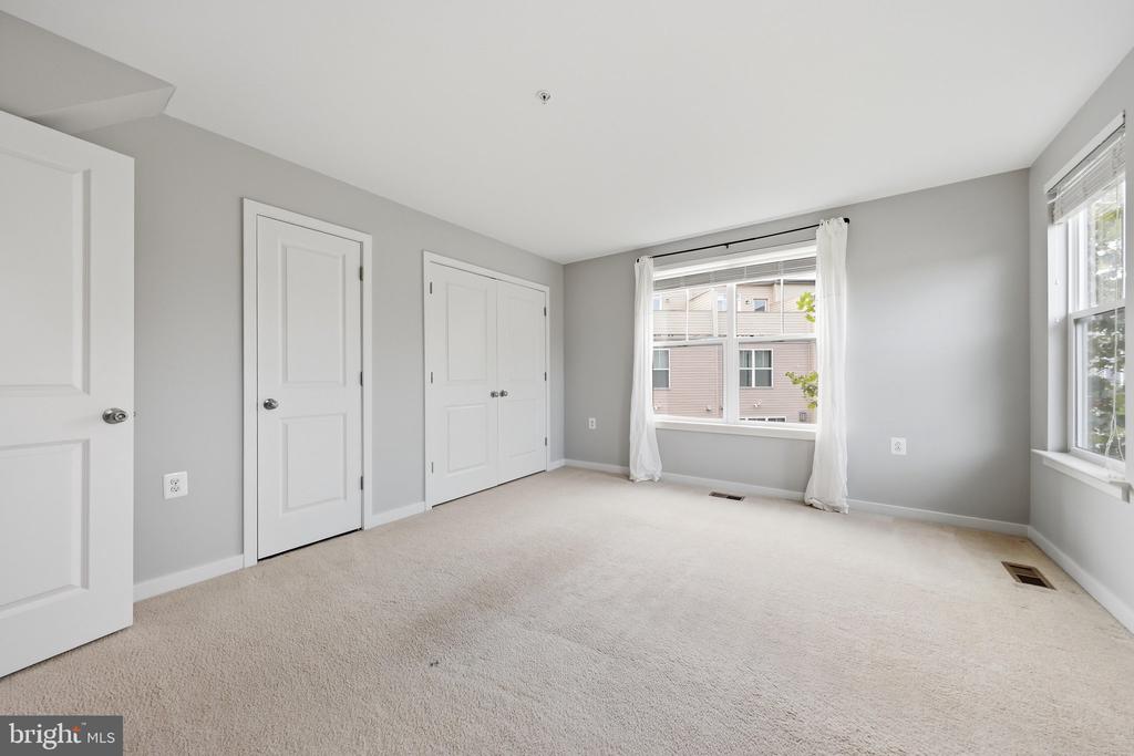 1402 WHEYFIELD DRIVE