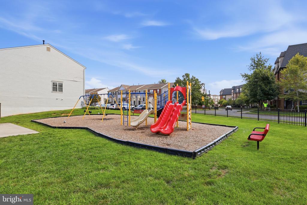 1402 WHEYFIELD DRIVE