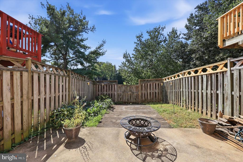 7990 SCHOONER COURT