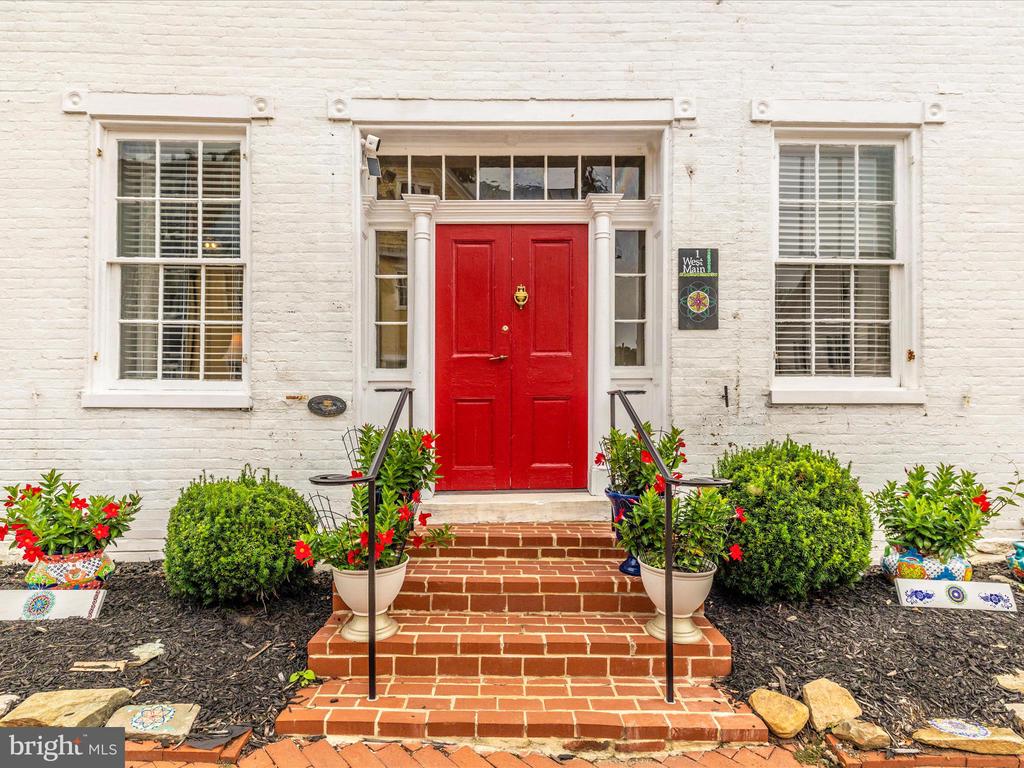 1 W MAIN STREET