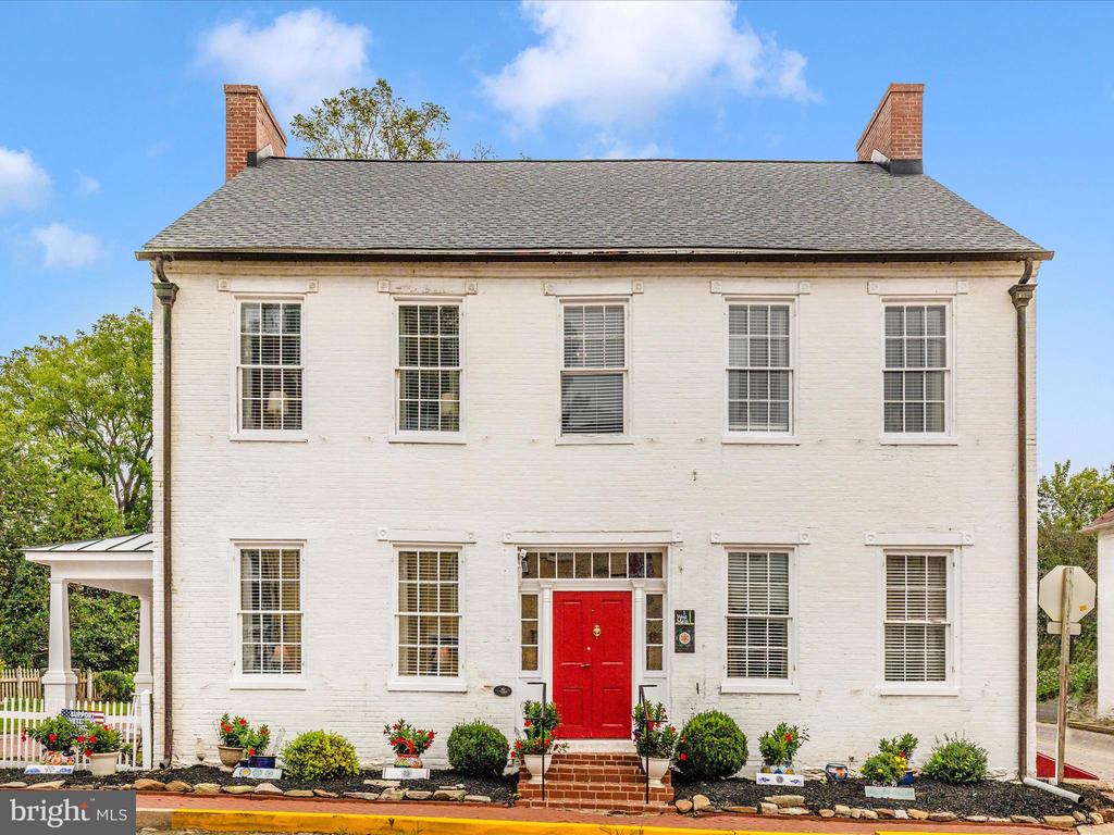 1 W MAIN STREET