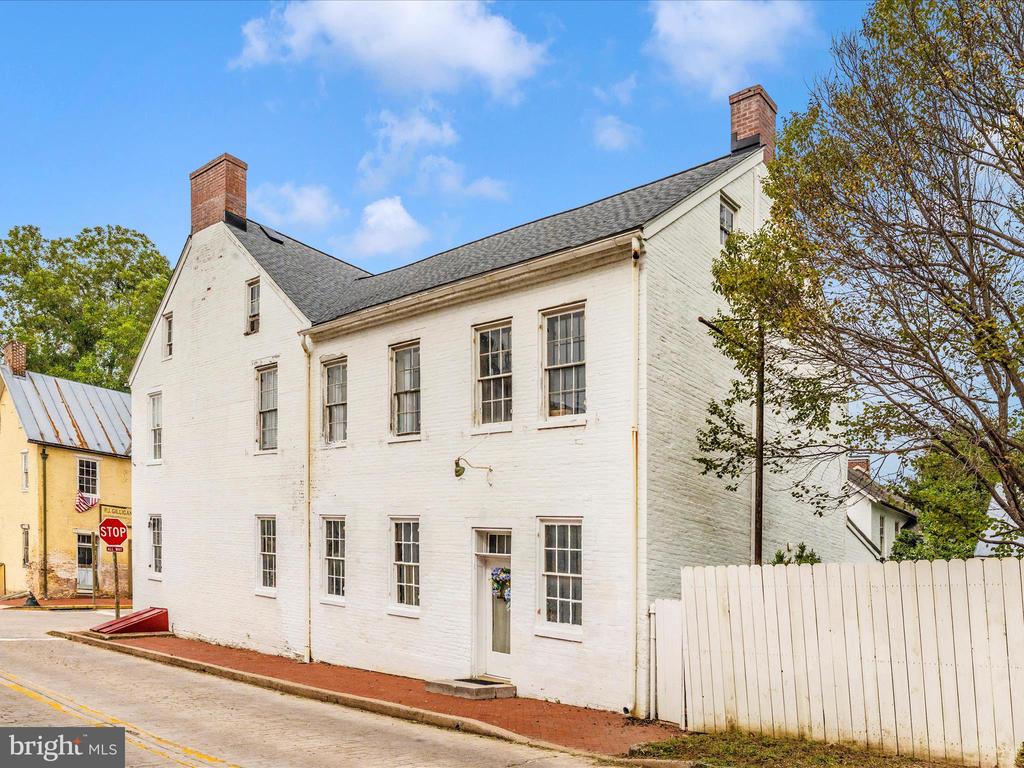 1 W MAIN STREET