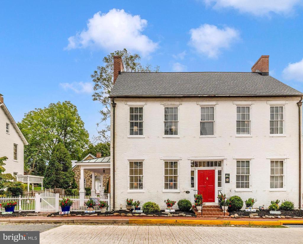 1 W MAIN STREET