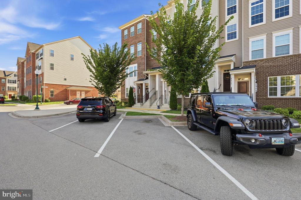 6042 FORUM SQUARE