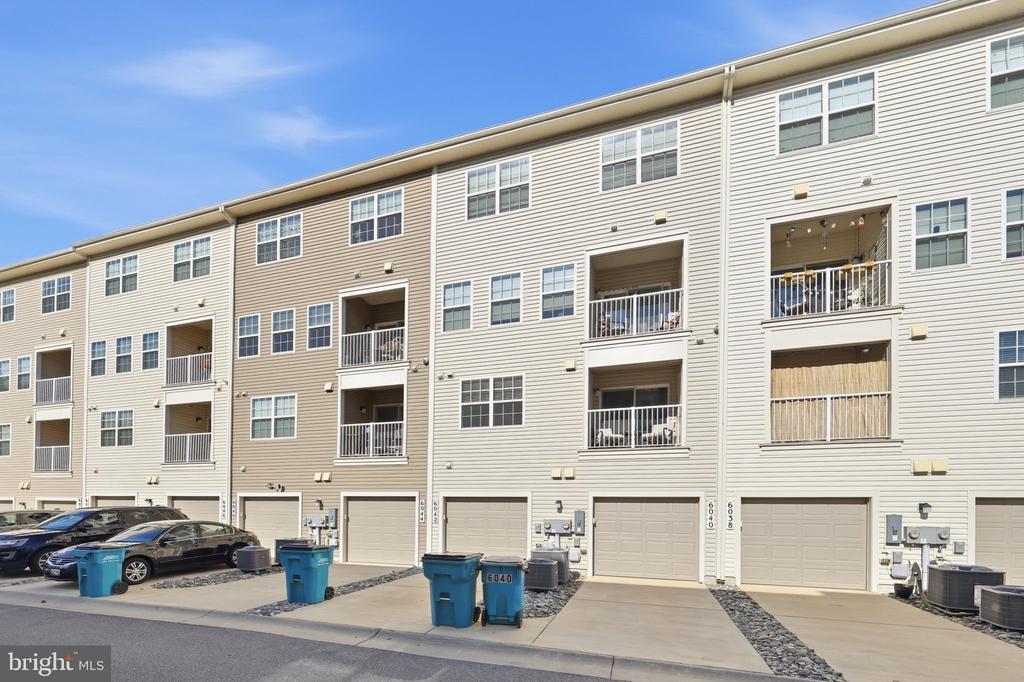 6042 FORUM SQUARE