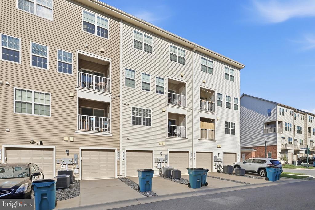 6042 FORUM SQUARE
