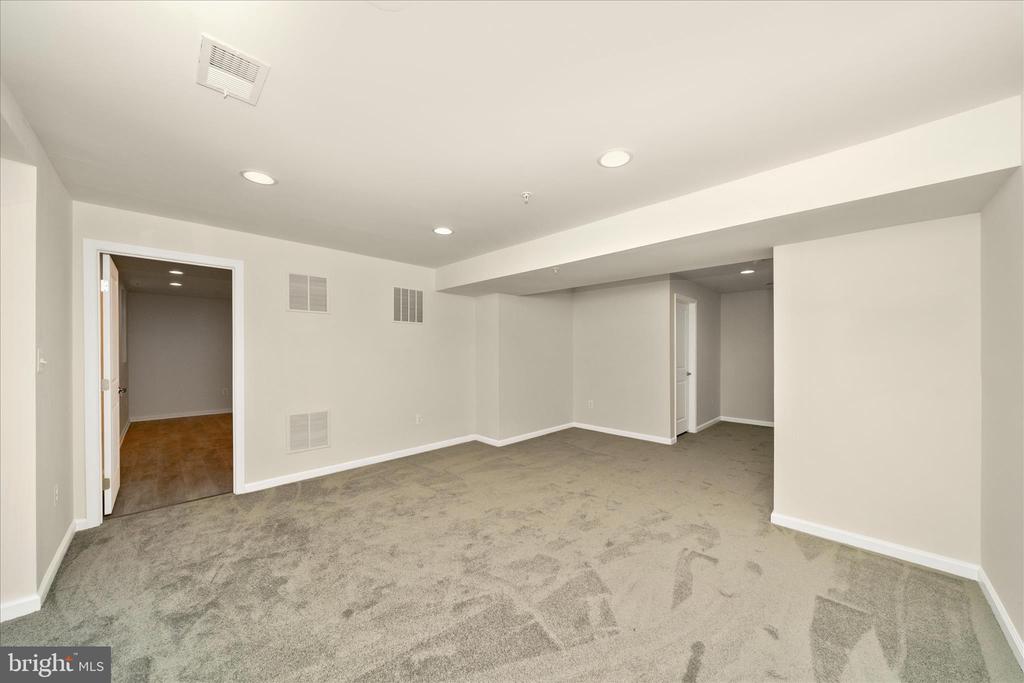 7014 LINDEN AVENUE
