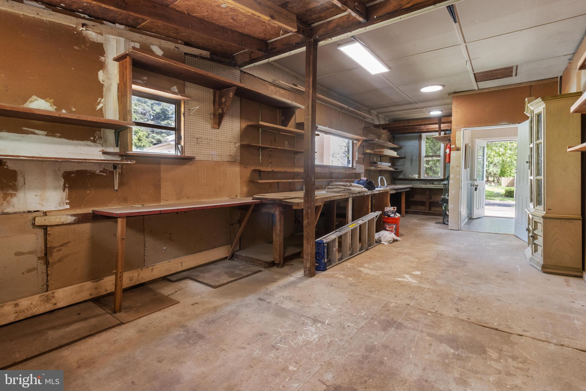 2311 GLENMORE TERRACE