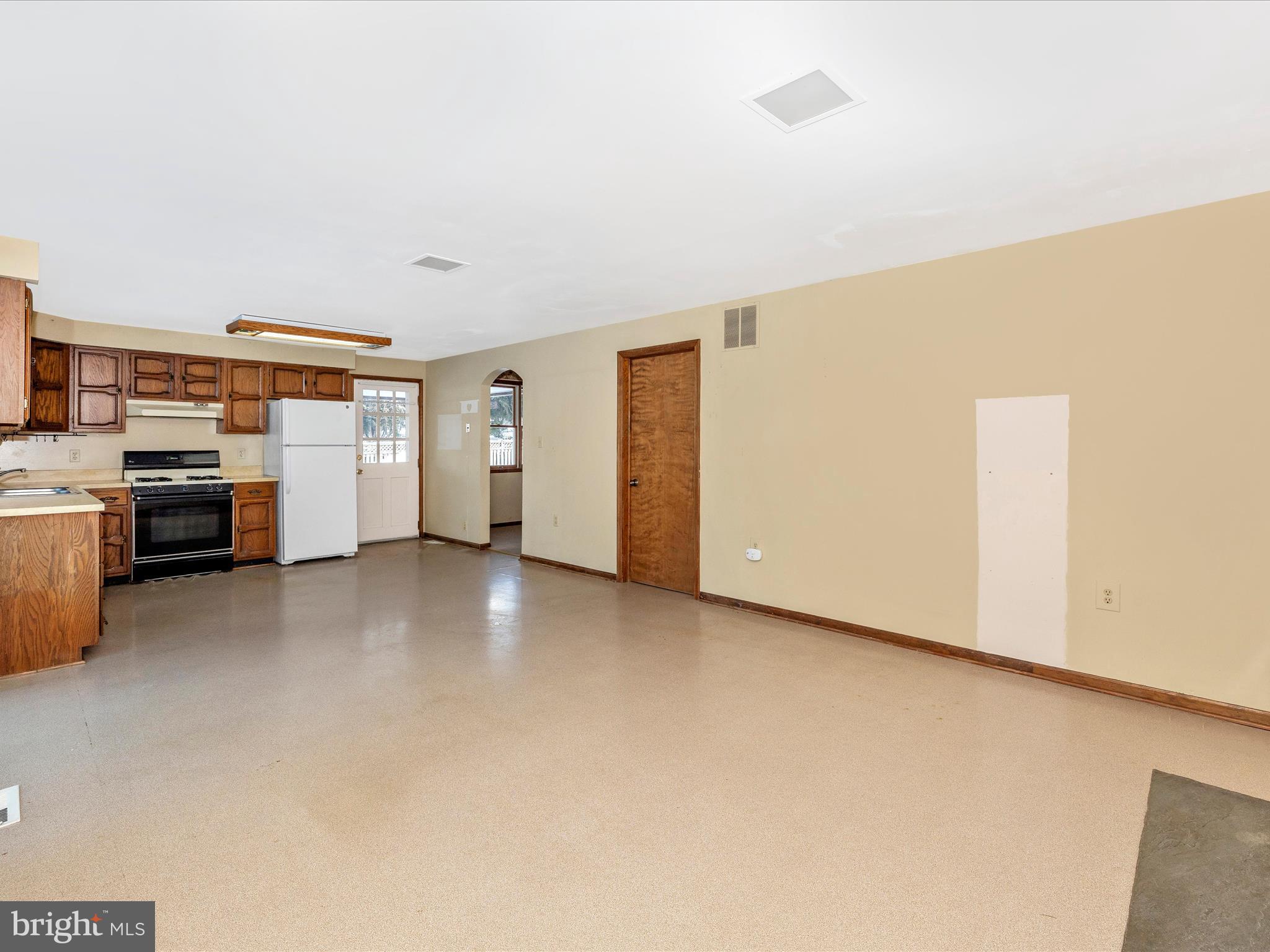 23700 Pleasant View Ln