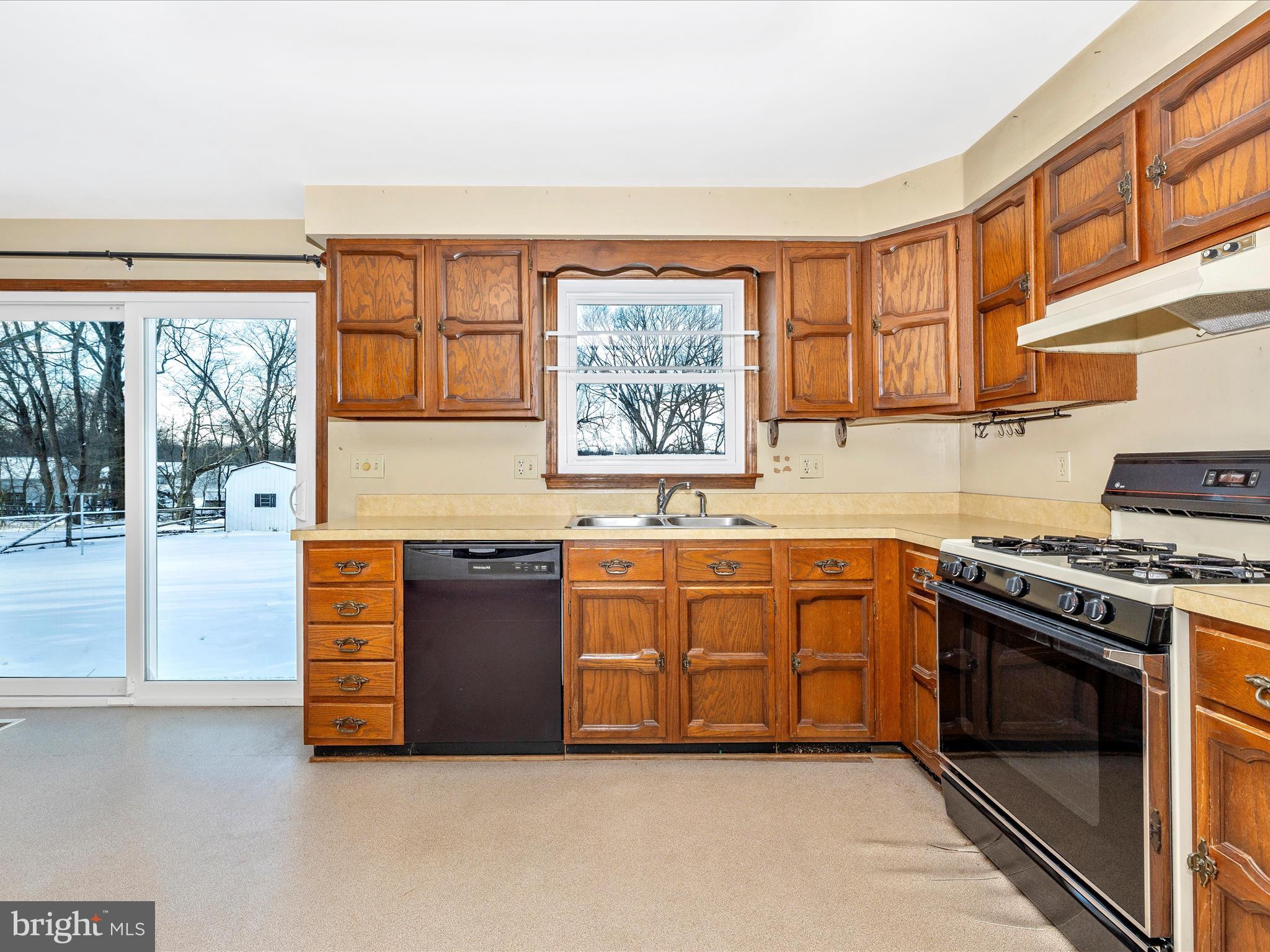 23700 Pleasant View Ln