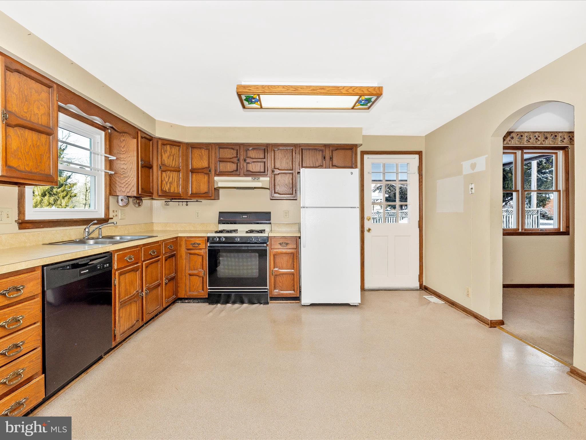 23700 Pleasant View Ln