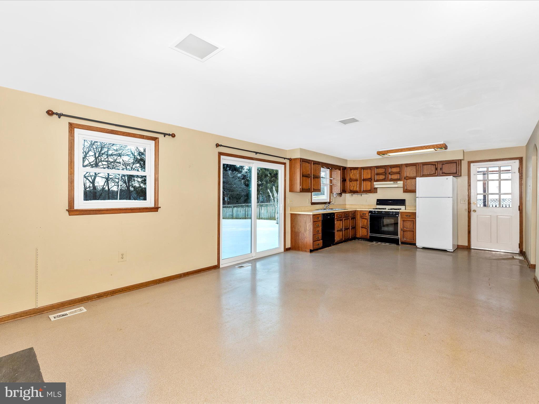 23700 Pleasant View Ln