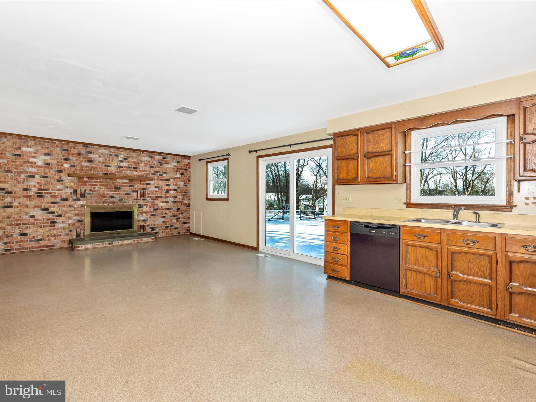 23700 Pleasant View Ln