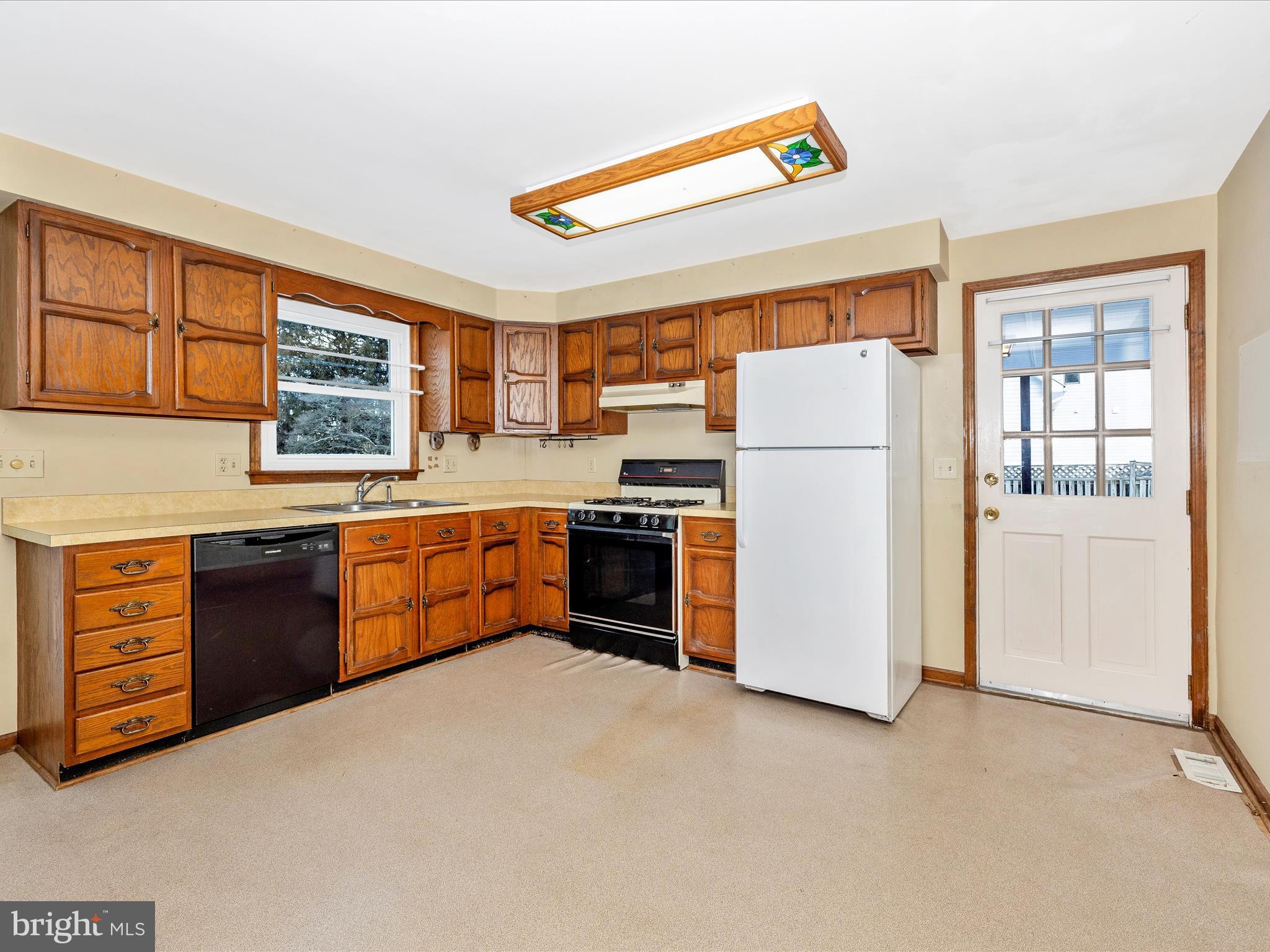 23700 Pleasant View Ln