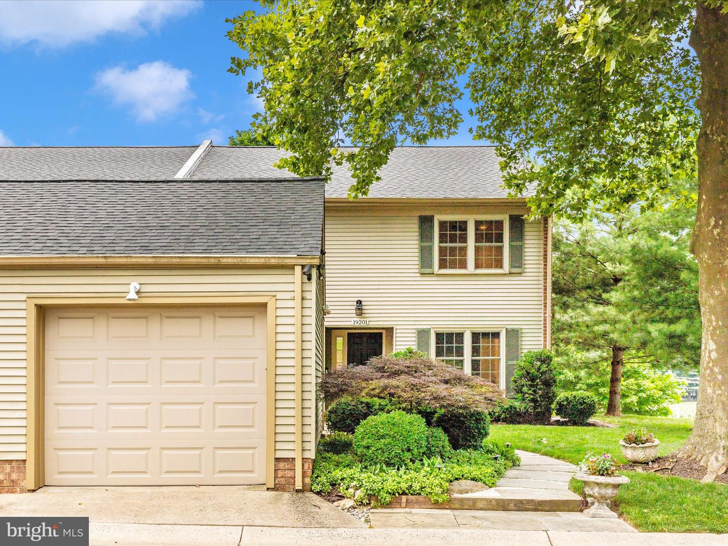 19201 Racine Ct