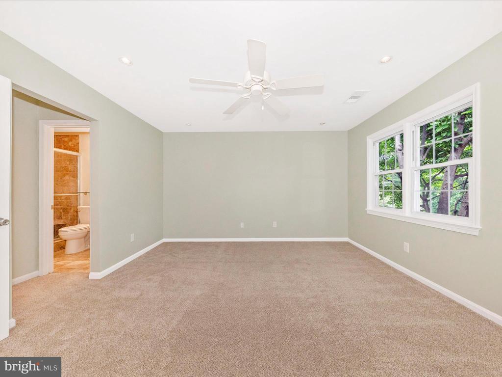 19201 Racine Ct