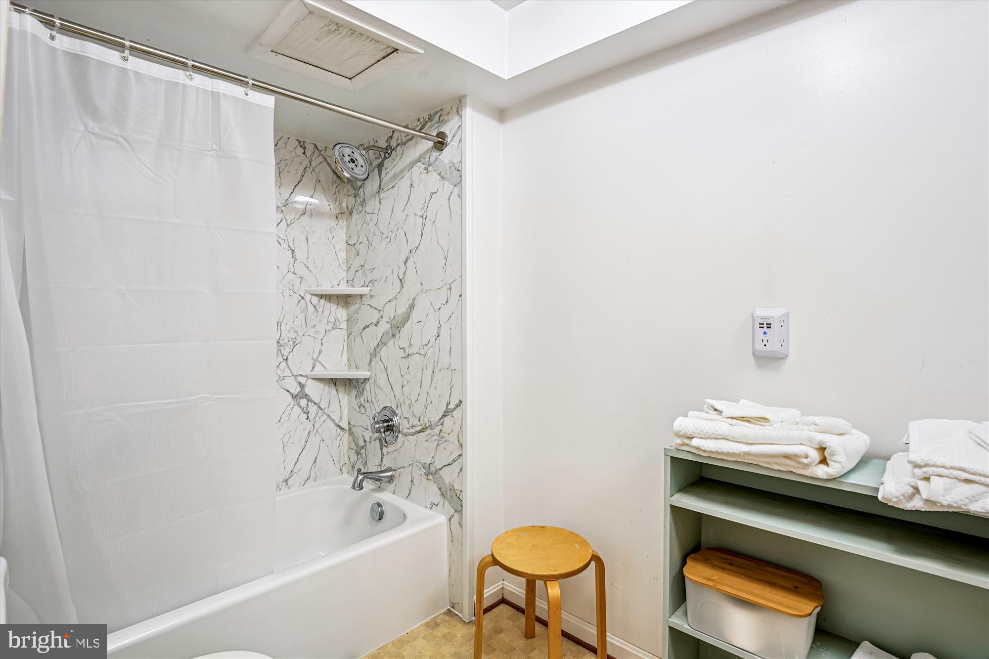 13200 CHESTNUT OAK DRIVE