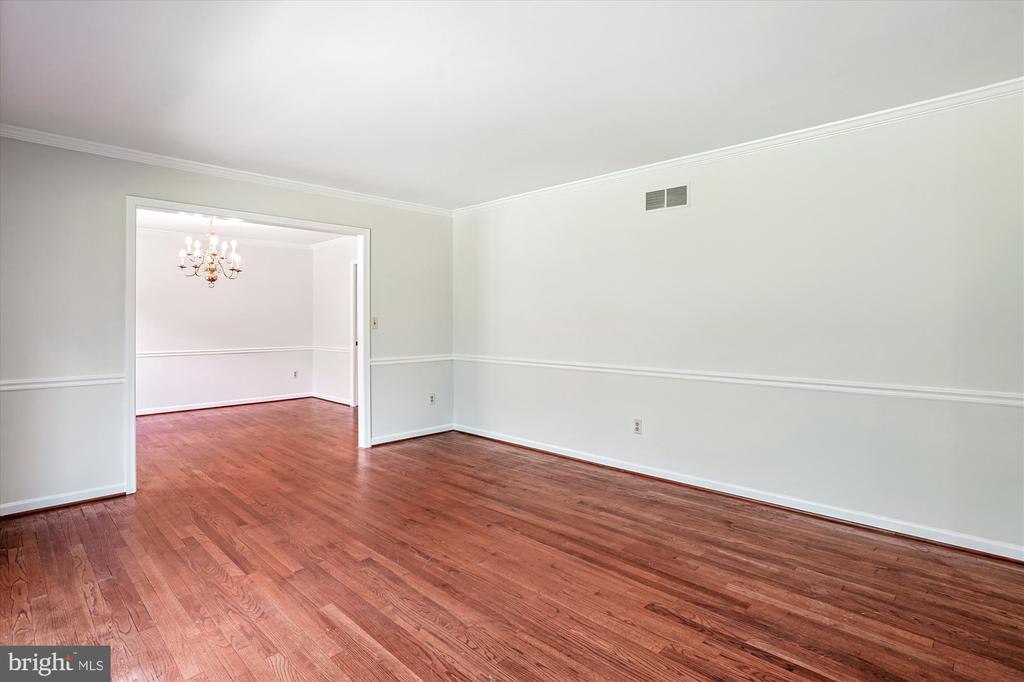 13200 CHESTNUT OAK DRIVE