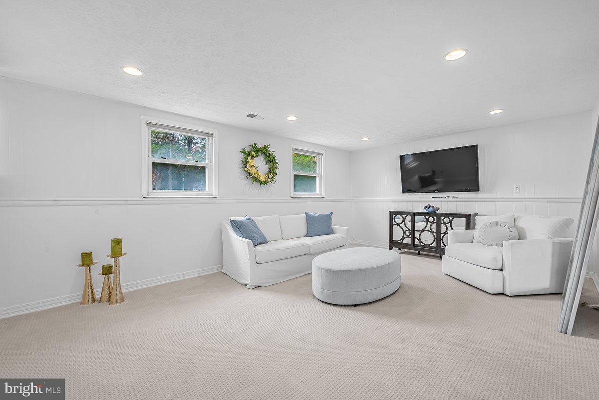 19225 WALTERS AVENUE