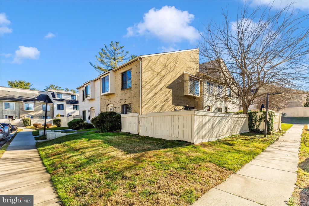 9989 RIDGELINE DRIVE