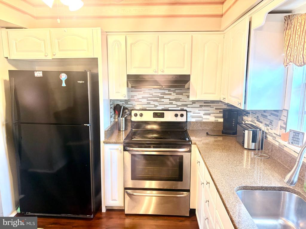 18203 SMOKE HOUSE COURT