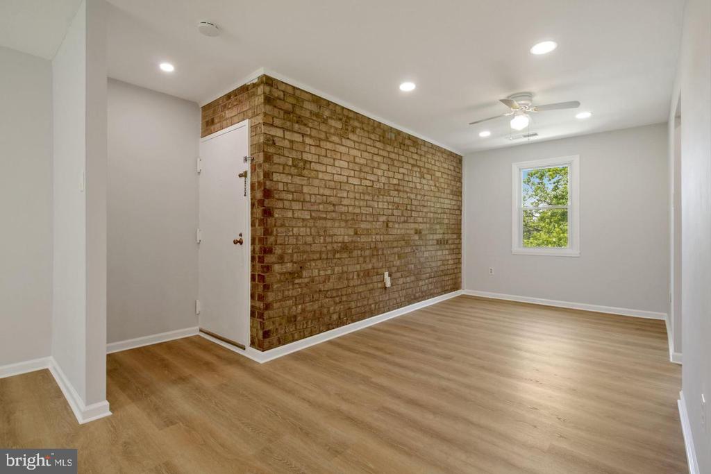 728 QUINCE ORCHARD BOULEVARD Unit: 201