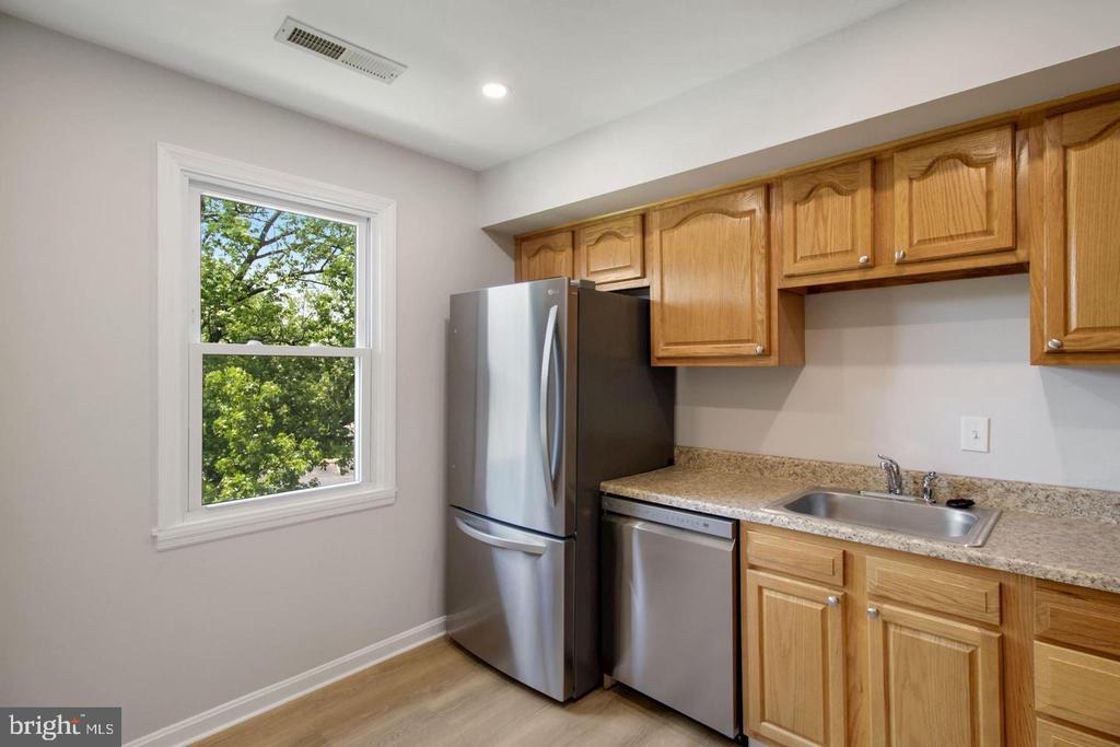 728 QUINCE ORCHARD BOULEVARD Unit: 201