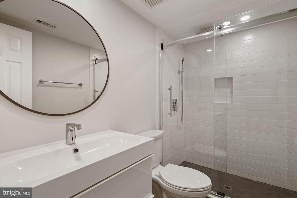 728 QUINCE ORCHARD BOULEVARD Unit: 201