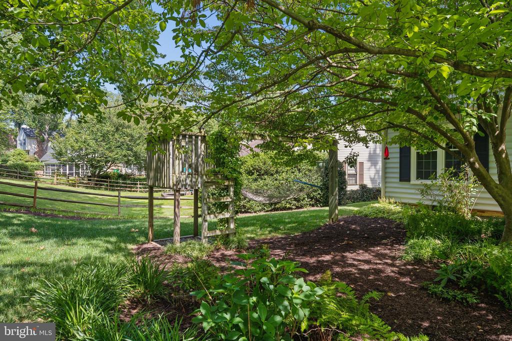 9 DOOLITTLE COURT