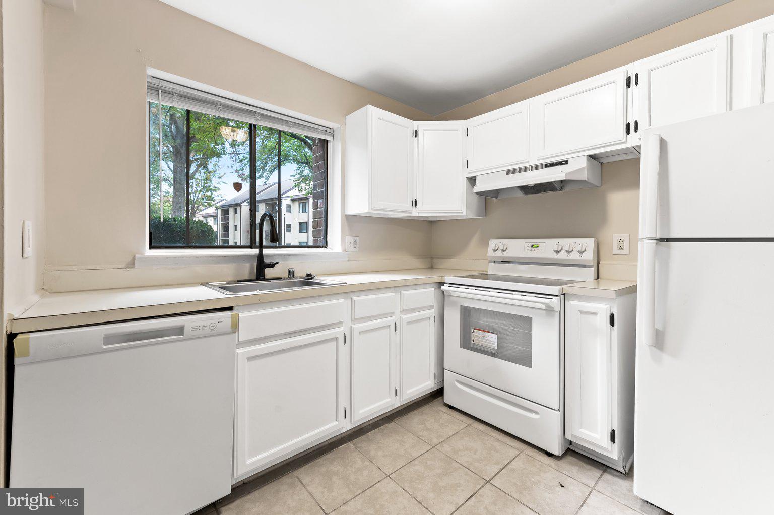 15601 Dorset ROAD Unit: 1