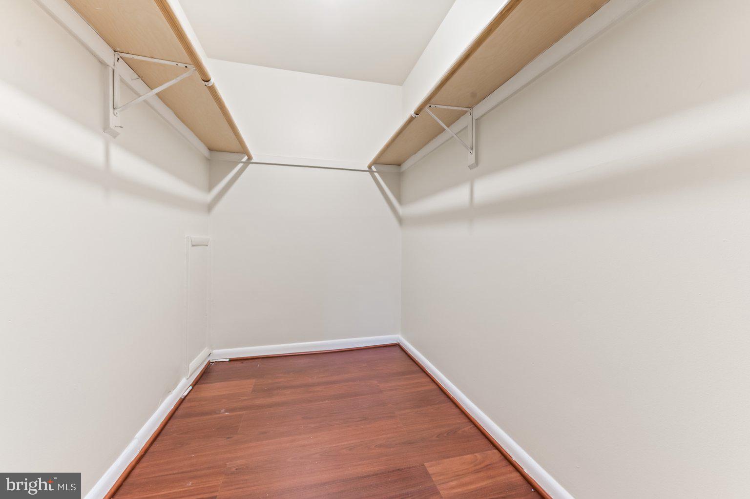 15601 Dorset ROAD Unit: 1
