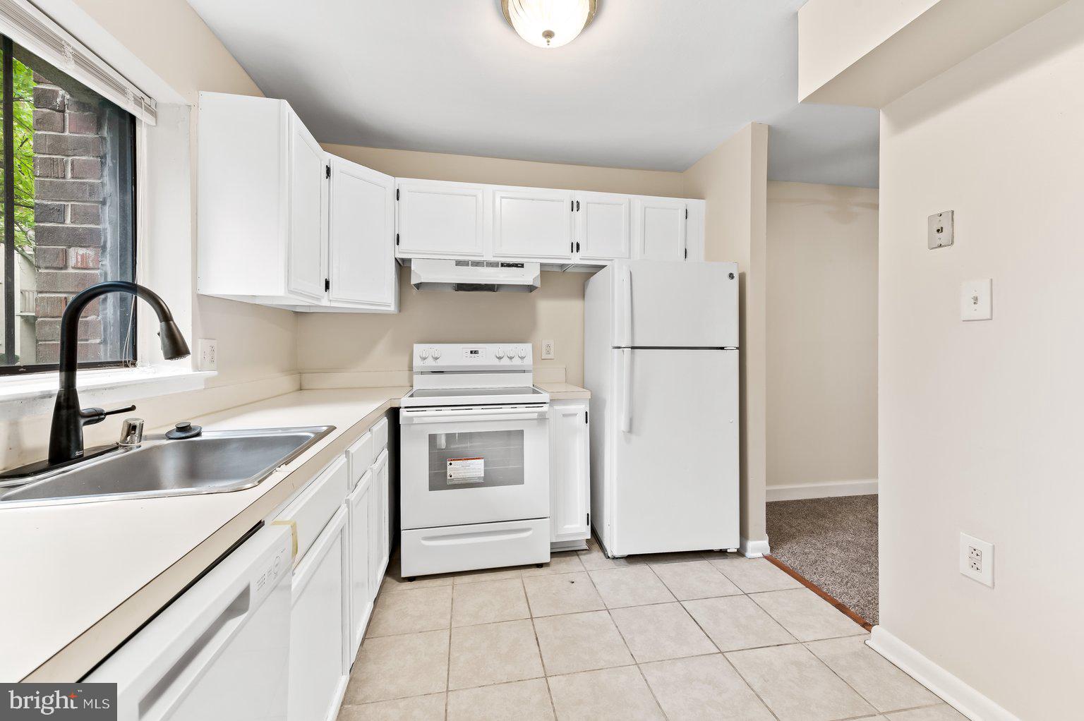 15601 Dorset ROAD Unit: 1