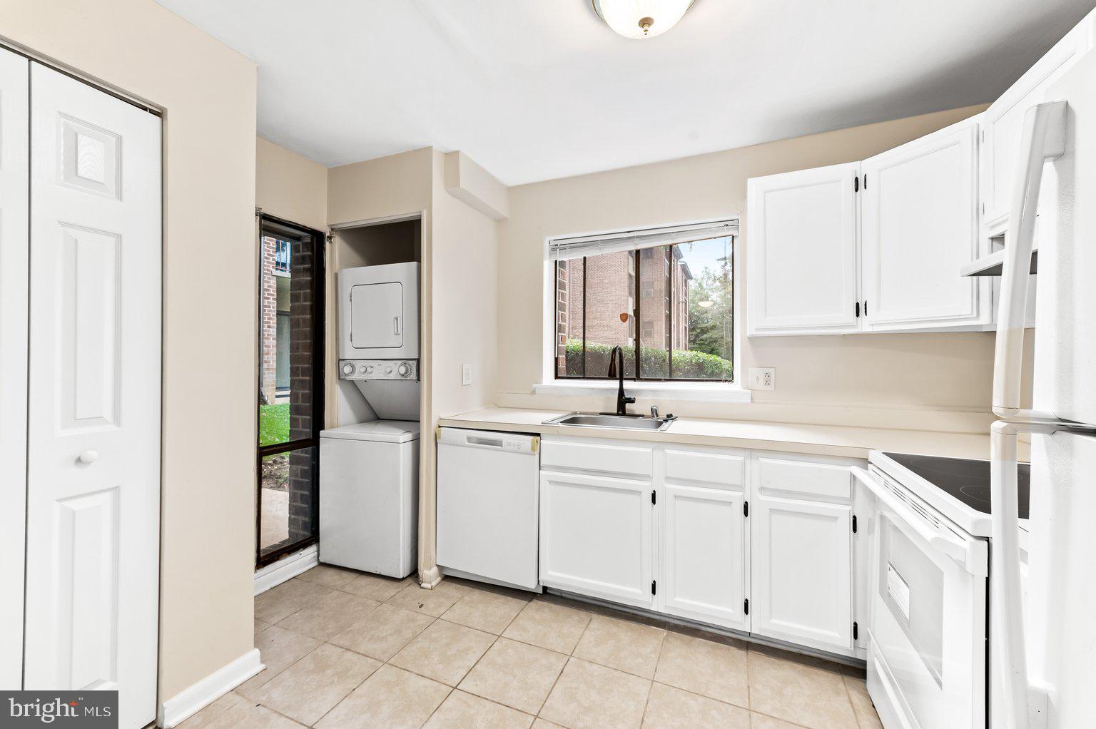 15601 Dorset ROAD Unit: 1