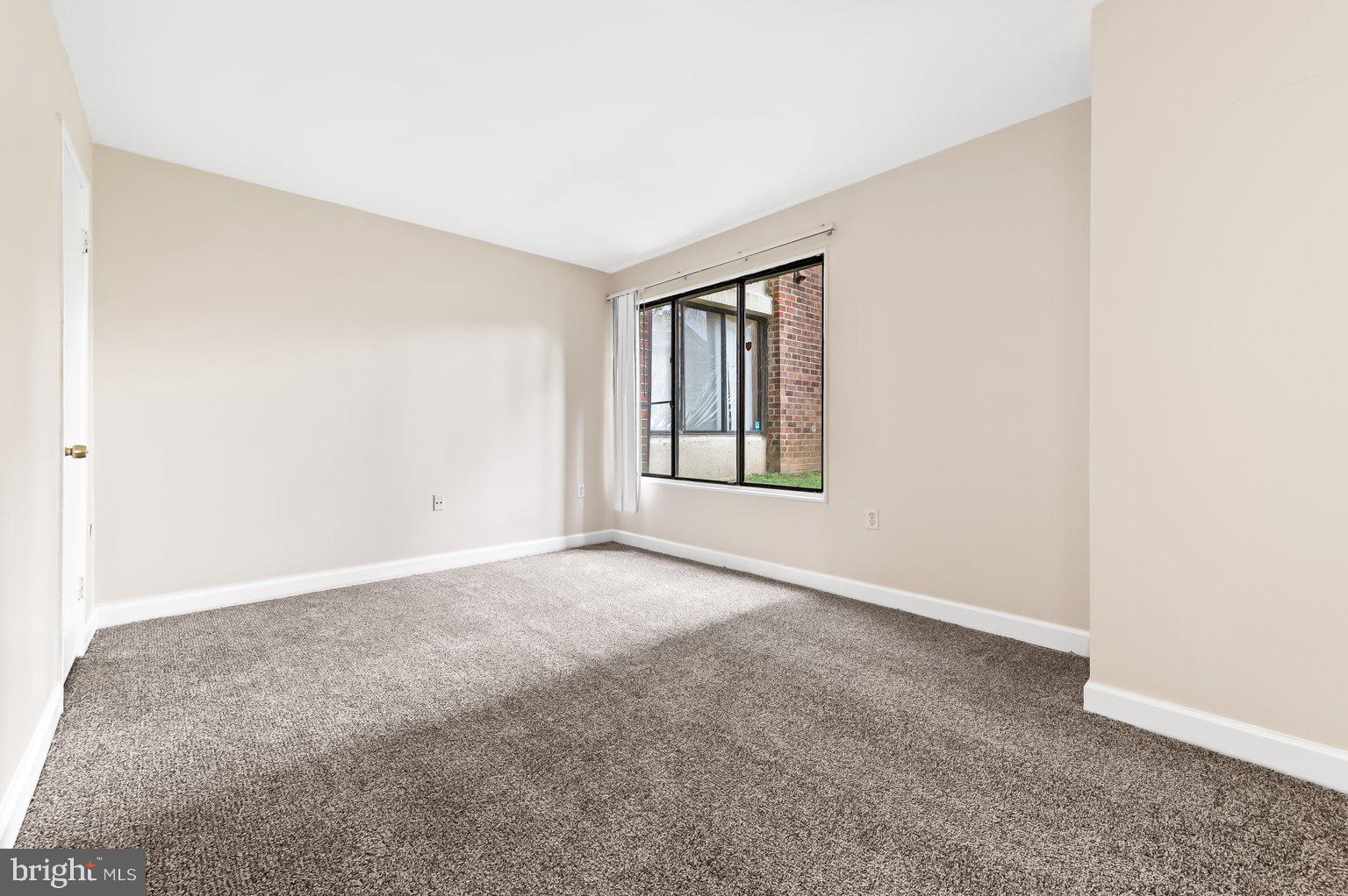 15601 Dorset ROAD Unit: 1