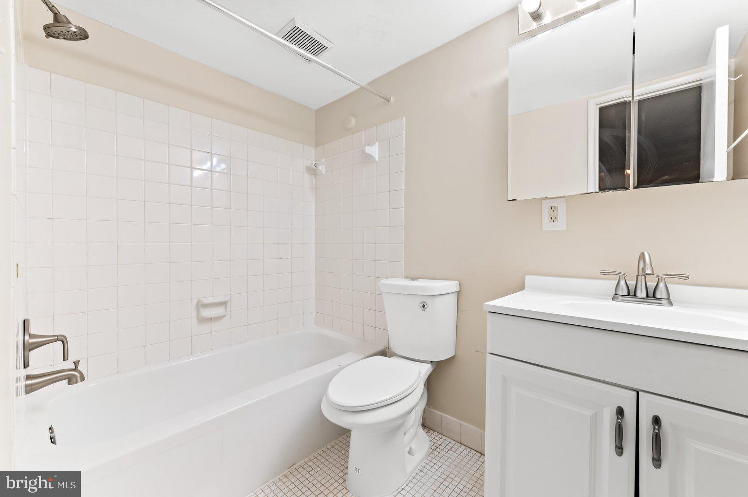 15601 Dorset ROAD Unit: 1