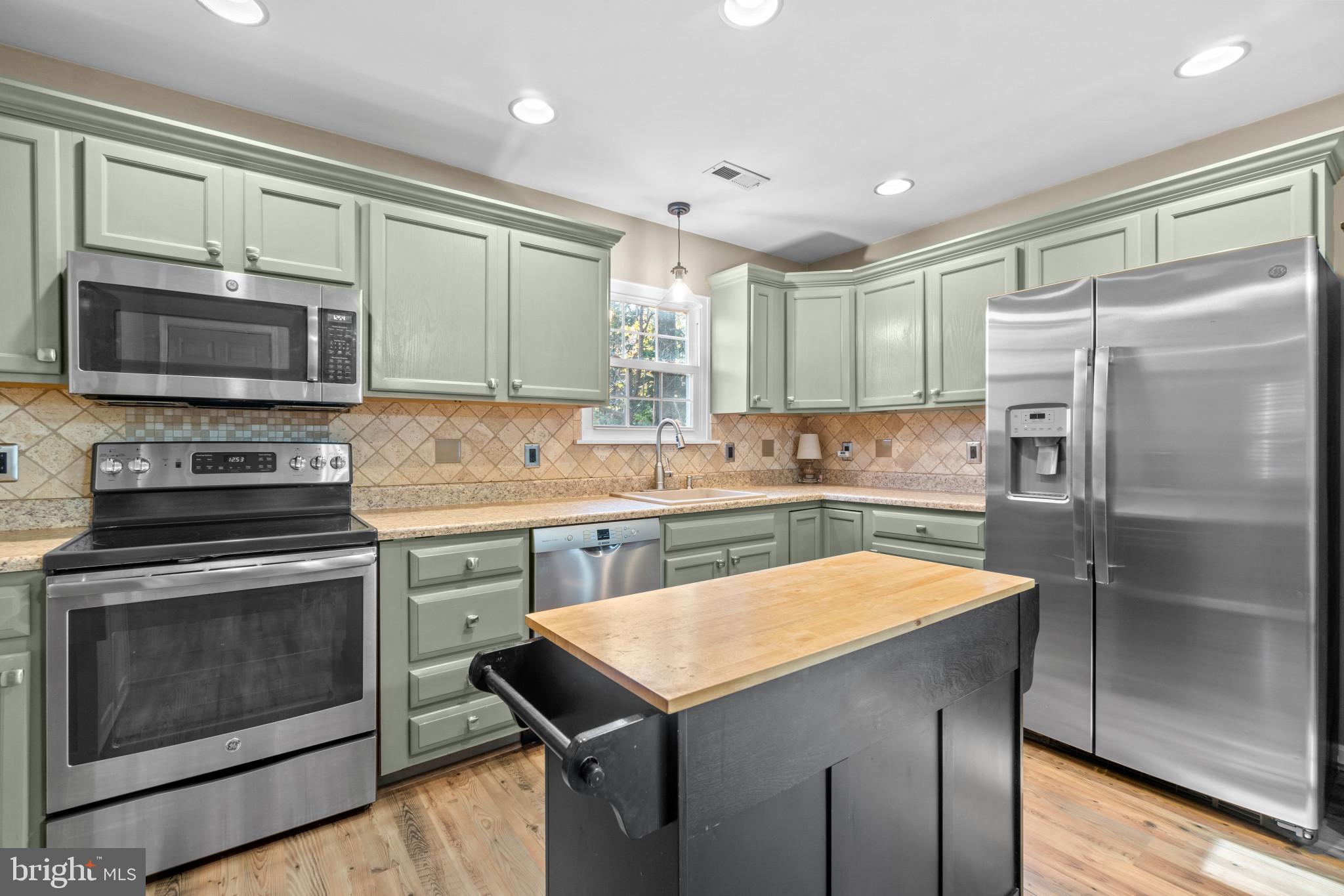 701 Cloverfields DRIVE