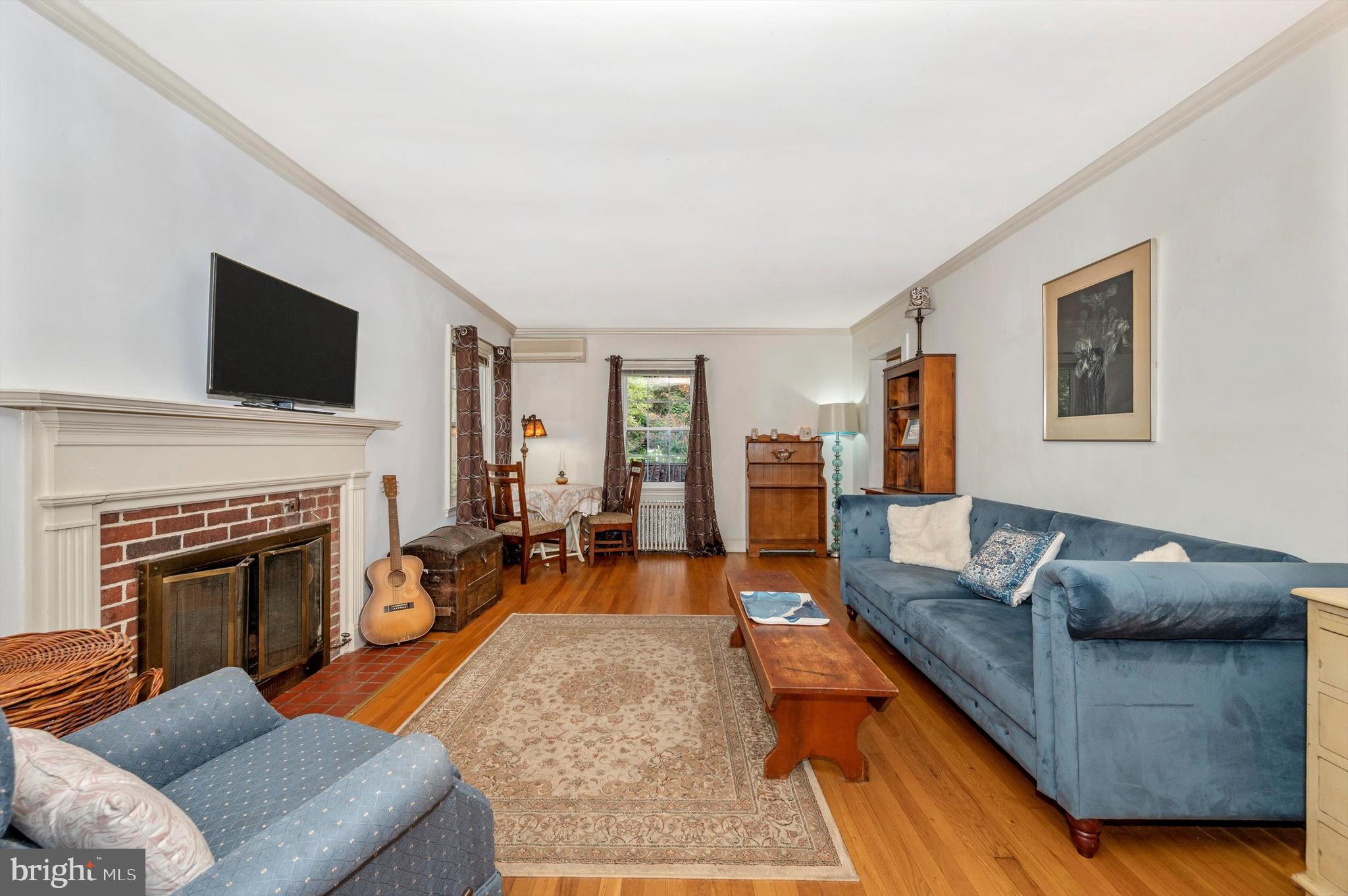 1010 WOODLAND WAY