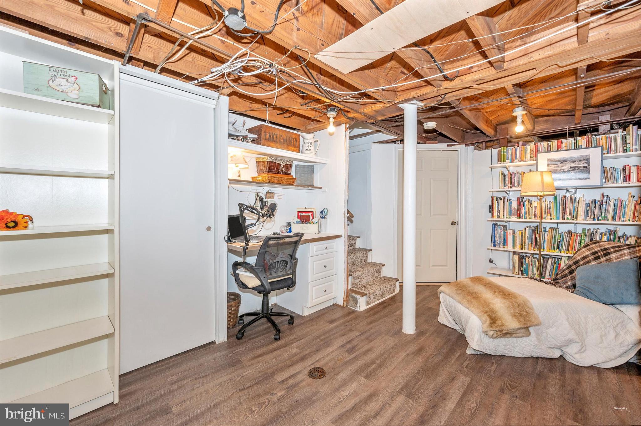 1010 WOODLAND WAY