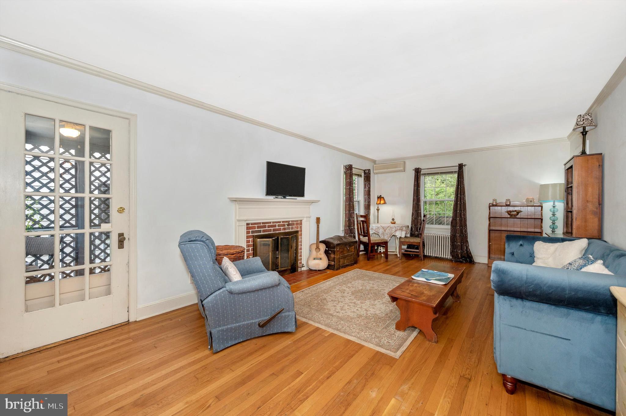 1010 WOODLAND WAY