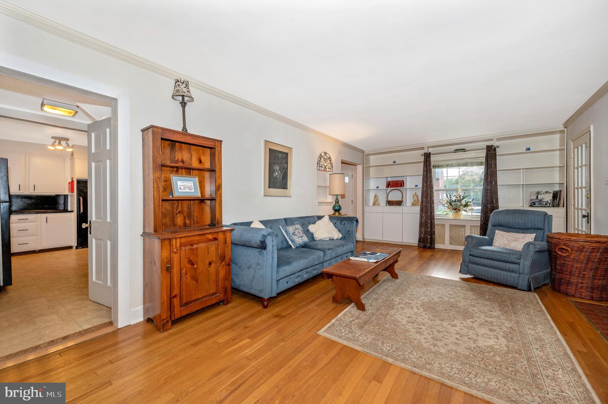 1010 WOODLAND WAY
