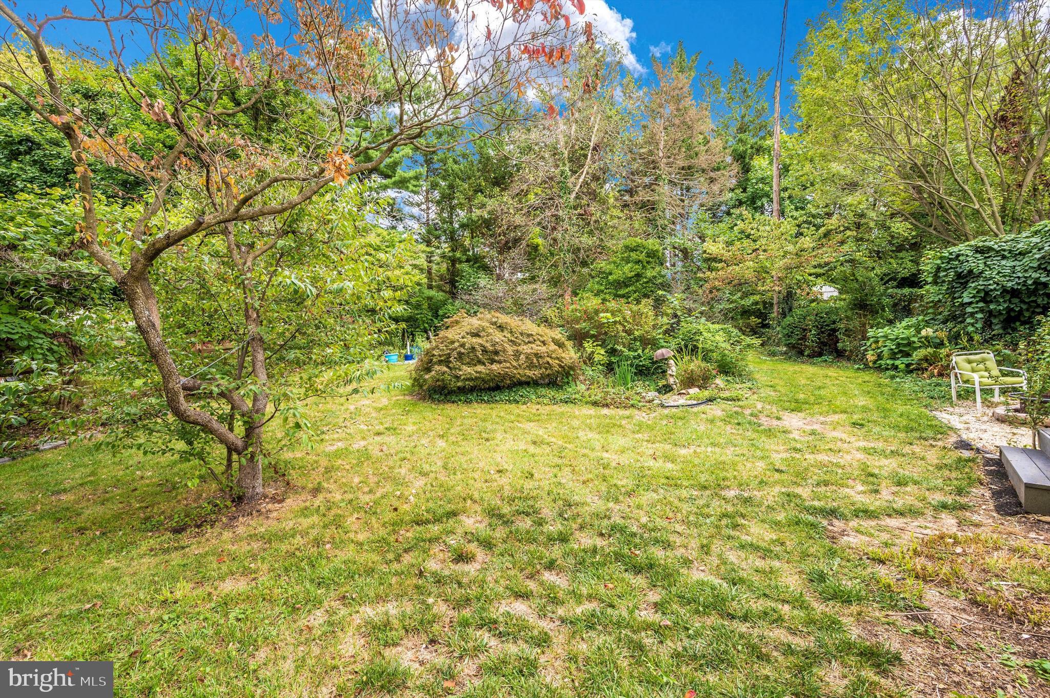 1010 WOODLAND WAY