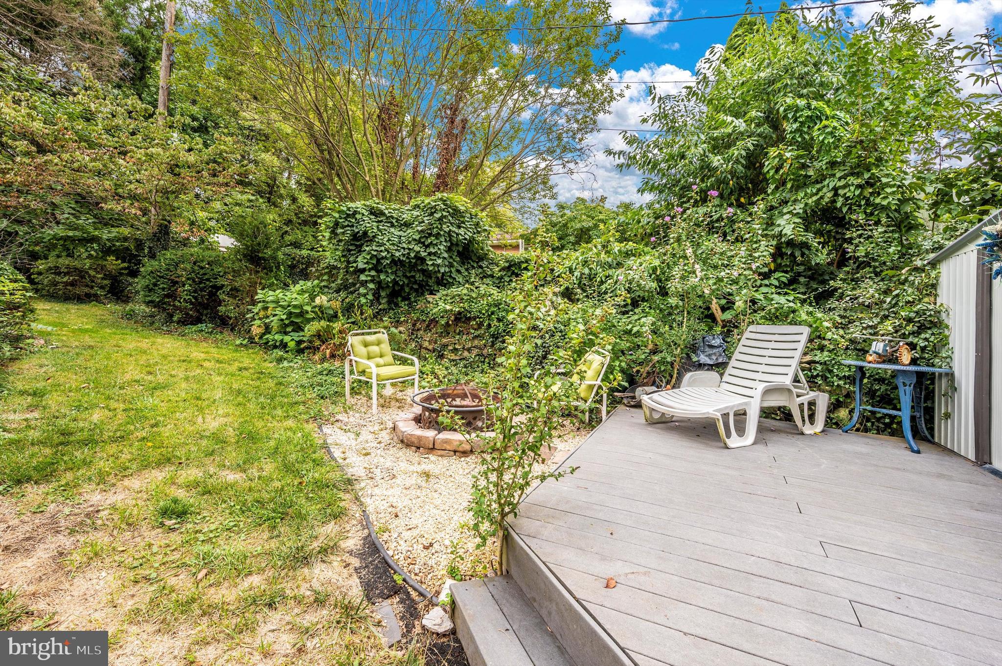 1010 WOODLAND WAY