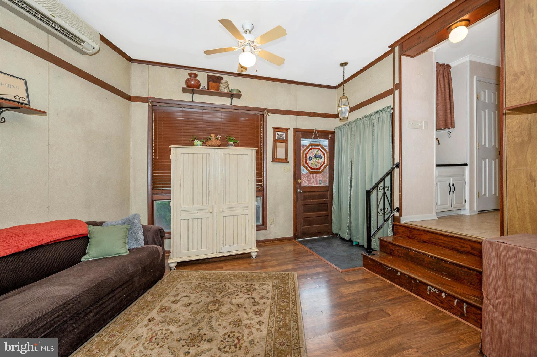1010 WOODLAND WAY
