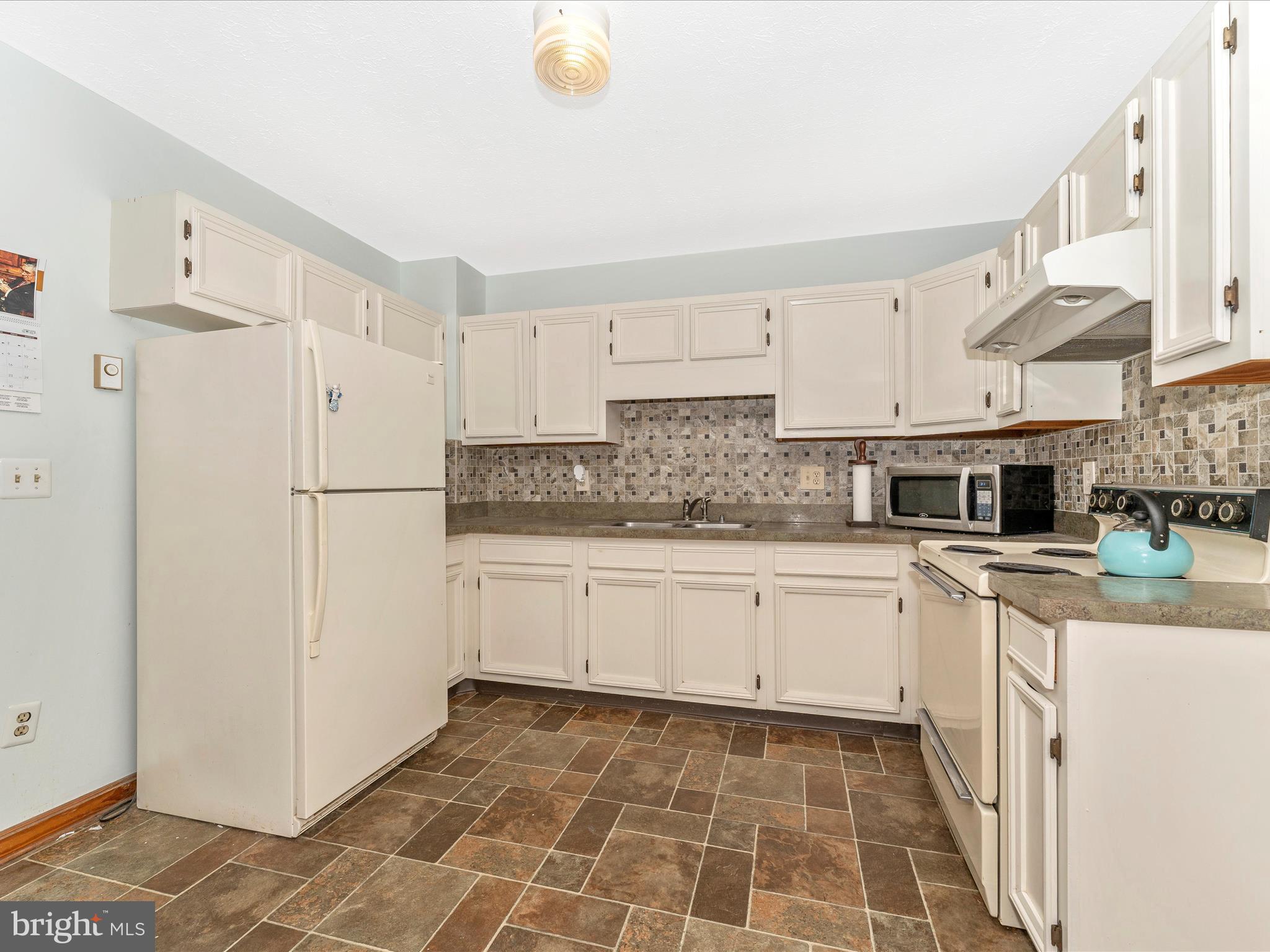 105 VALLEY VIEW COURT