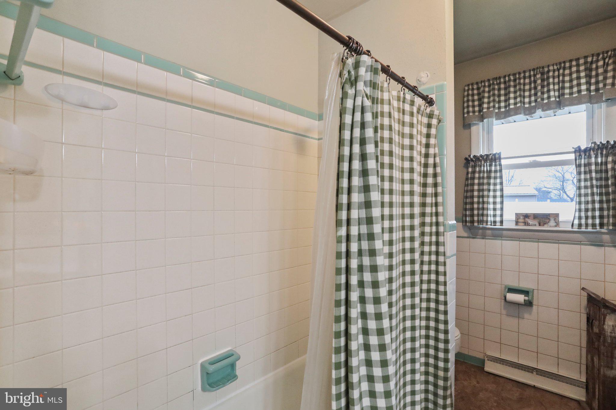 16024 Plumtree Ln