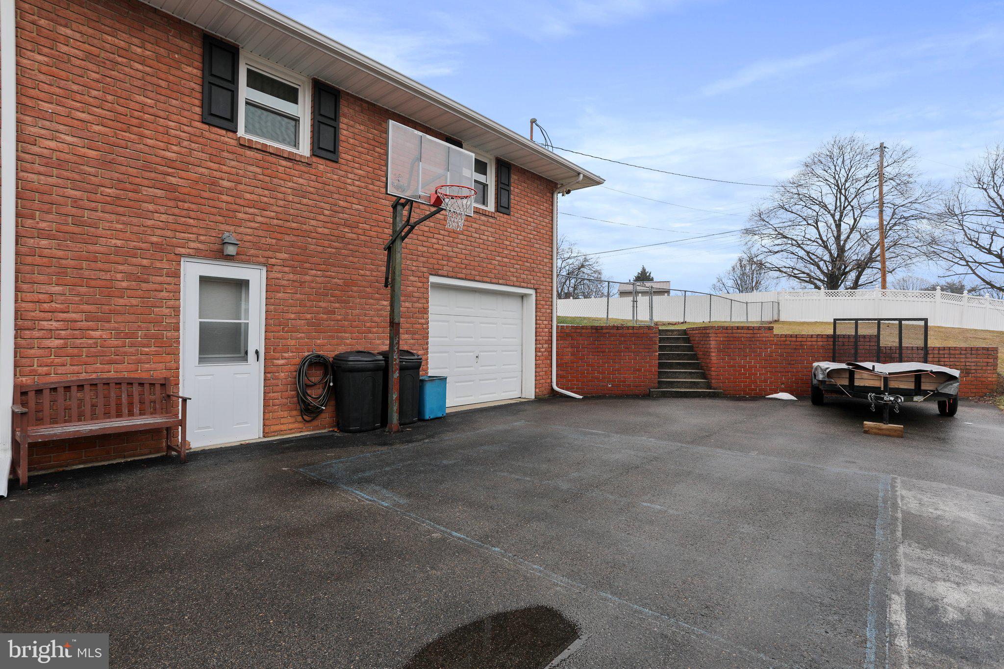 16024 Plumtree Ln