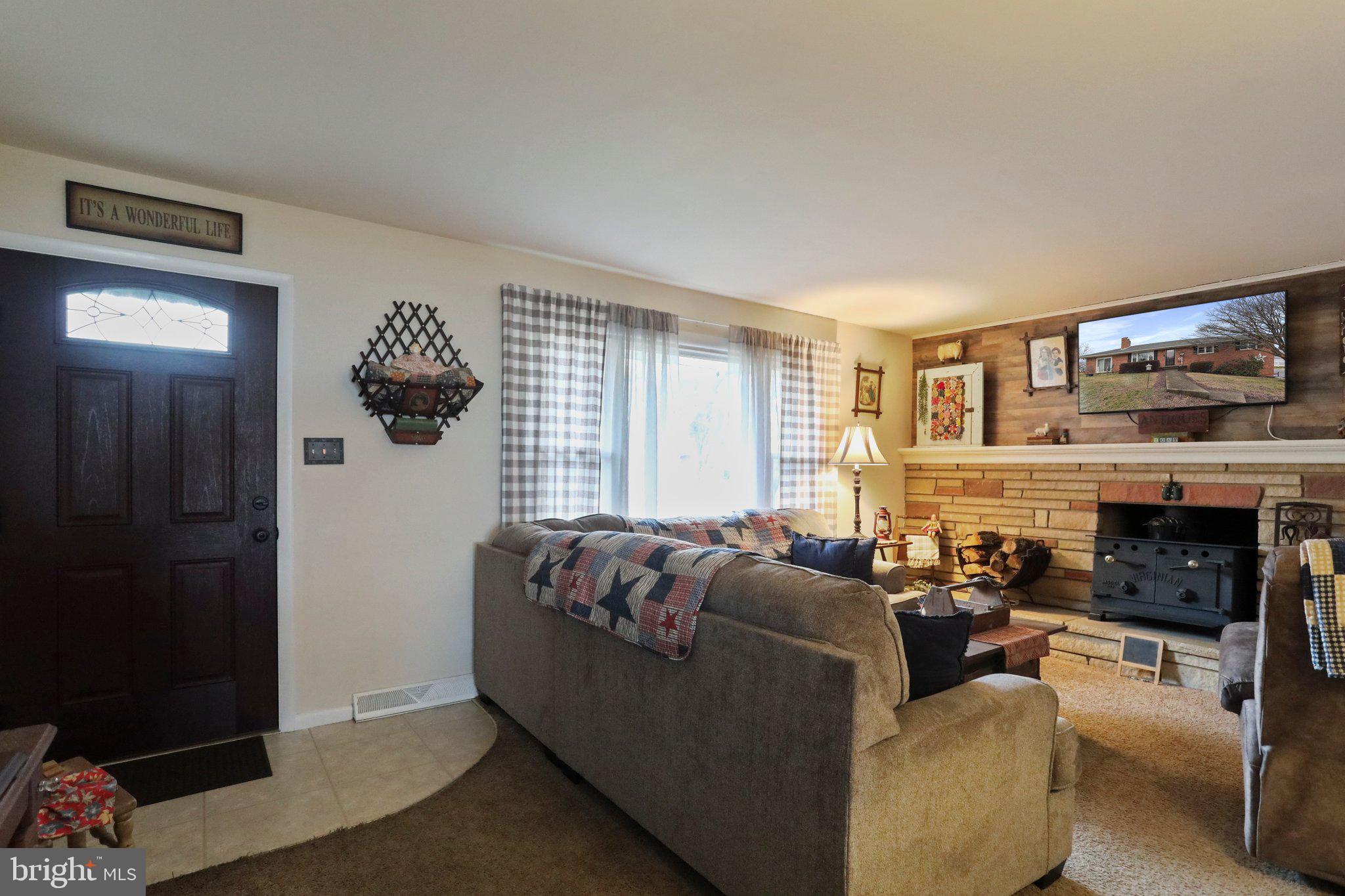 16024 Plumtree Ln