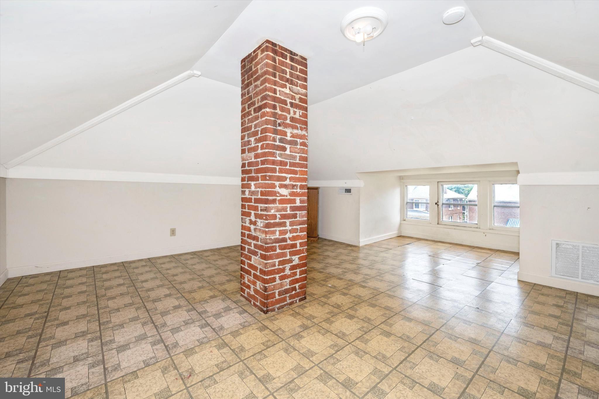 967 Mulberry Ave